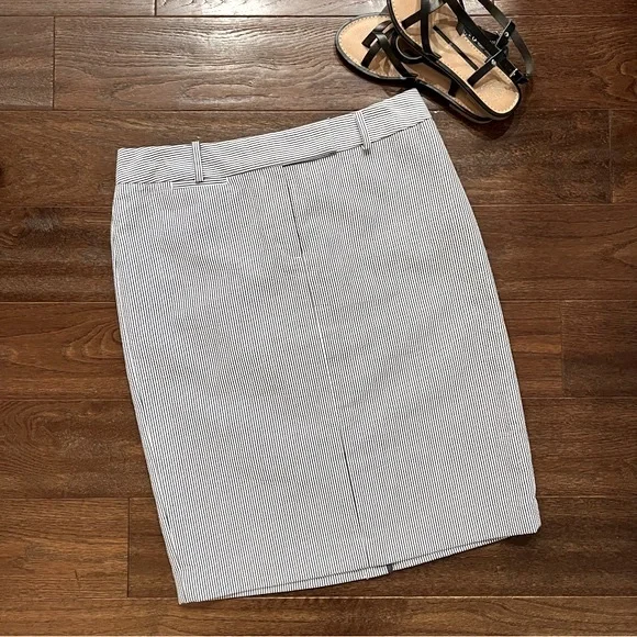 Talbots Navy Striped Seersucker Pencil Skirt Preppy Casual - Picture 1 of 11